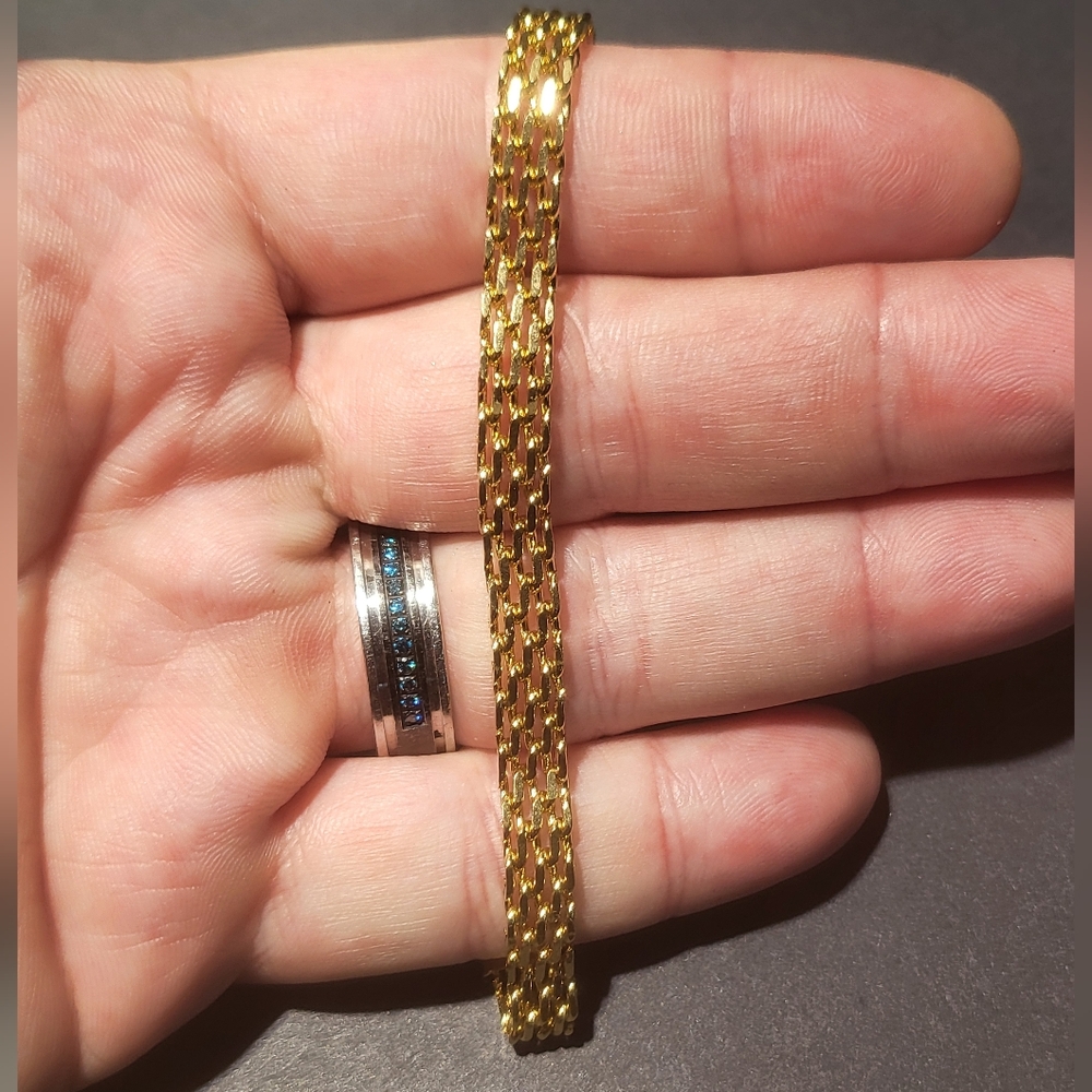 Gold mesh style bracelet....24109